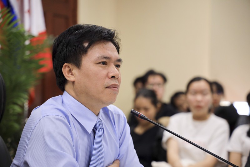 PGS-TS Đỗ Văn Đại, Trưởng khoa Luật Dân sự, chủ trì hội thảo.