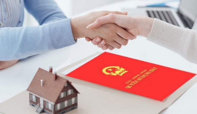 Nên tặng cho hay để thừa kế quyền sử dụng đất