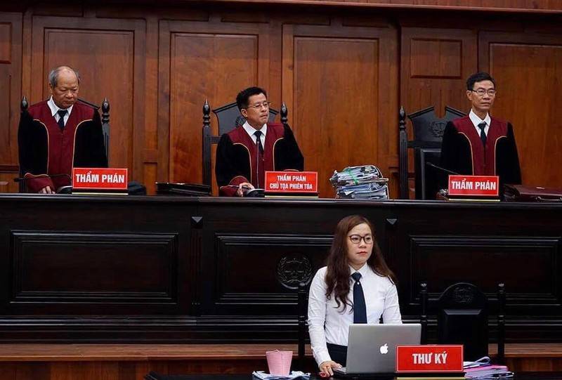 Bị mẹ kiện ra tòa, con trai phản tố đòi chia thừa kế