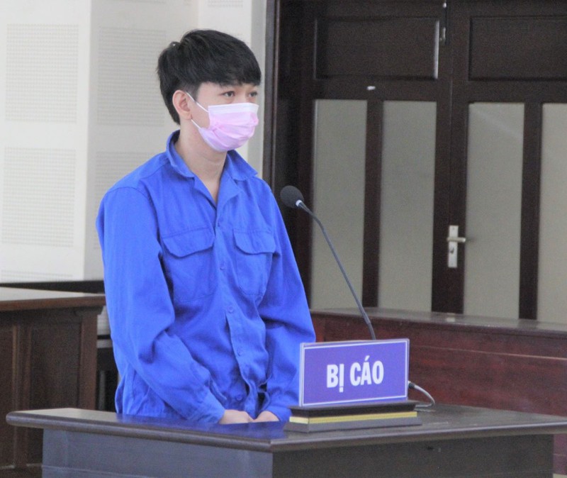 Bị cáo Nguyễn Đua tại tòa trong vụ án lừa đảo và làm giả con dấu, tài liệu.