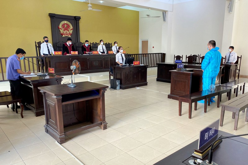 Sát hại đồng nghiệp vì lấy tô của mình ăn uống nhưng không chịu rửa