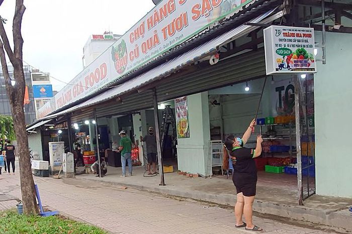 Người dân, doanh nghiệp kinh doanh dịch vụ ăn uống bị ảnh hưởng bởi COVID-19 sẽ được giảm thuế giá trị gia tăng từ 1-11 đến 31-12 theo Nghị quyết 406-UBTVQH.